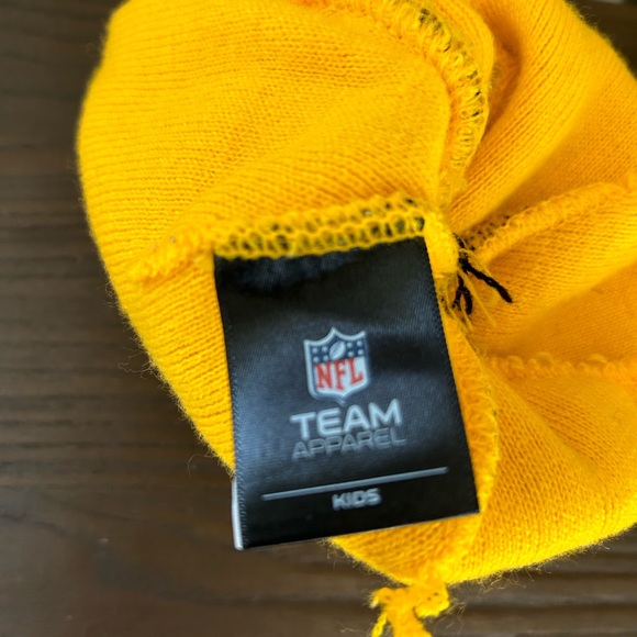 Pittsburgh Steelers NFL Team Apparel Youth Beanie - Picture 3 of 3
